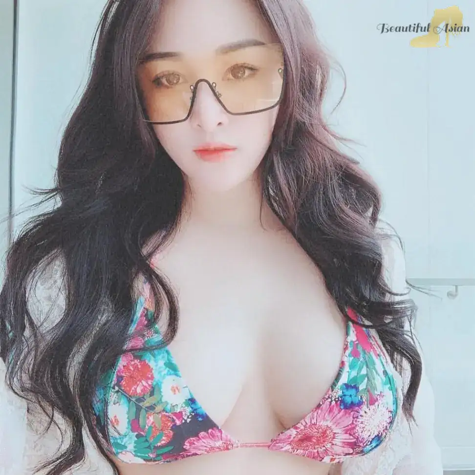 Vietnamese babe photo