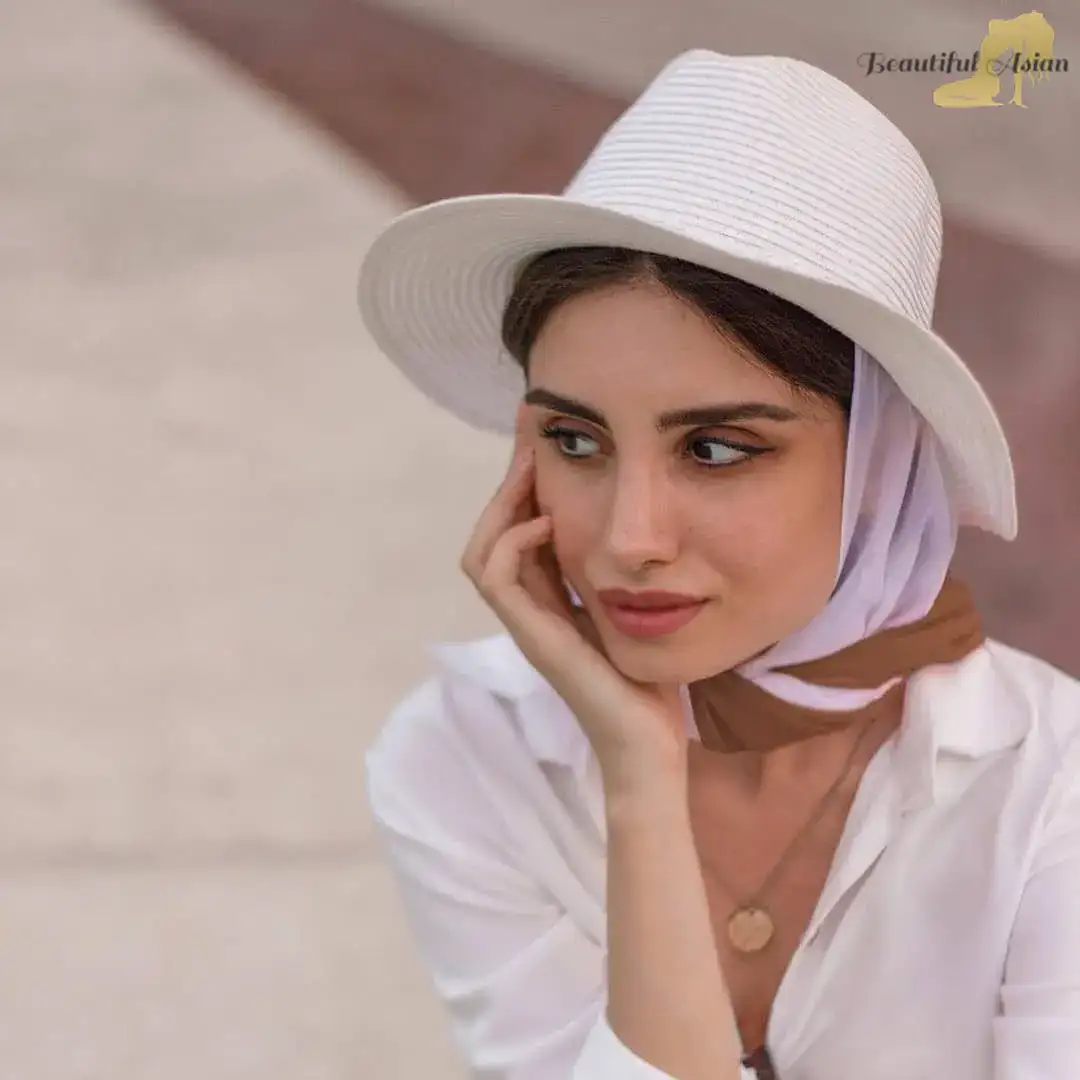 alluring Azerbaijani girls image