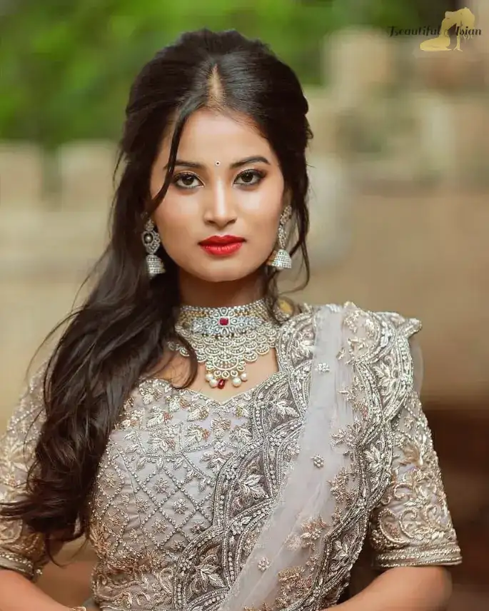 beautiful Indian babe image