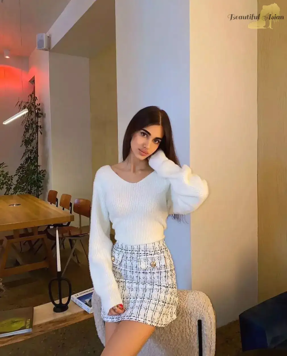 elegant Armenian model pic