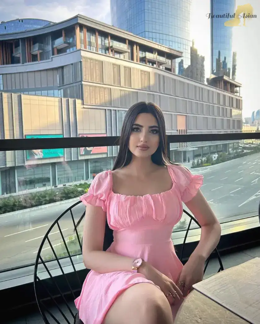 elegant Azerbaijani models pic