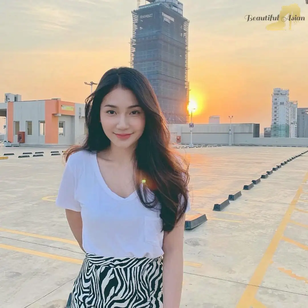 elegant Cambodian babe photo