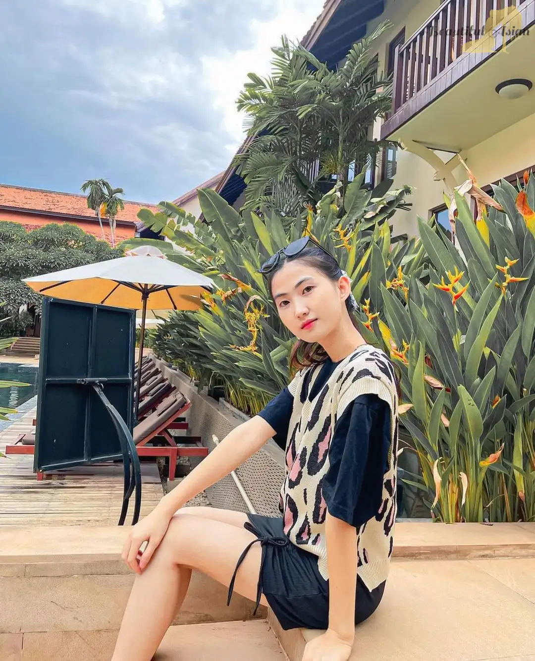 elegant Cambodian model pic