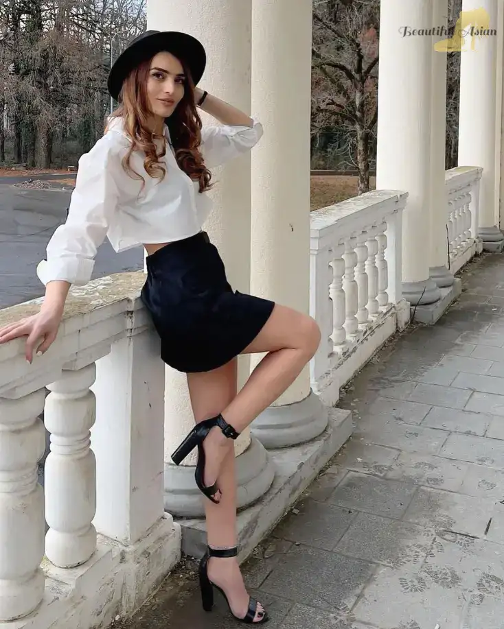 elegant Georgian female pic