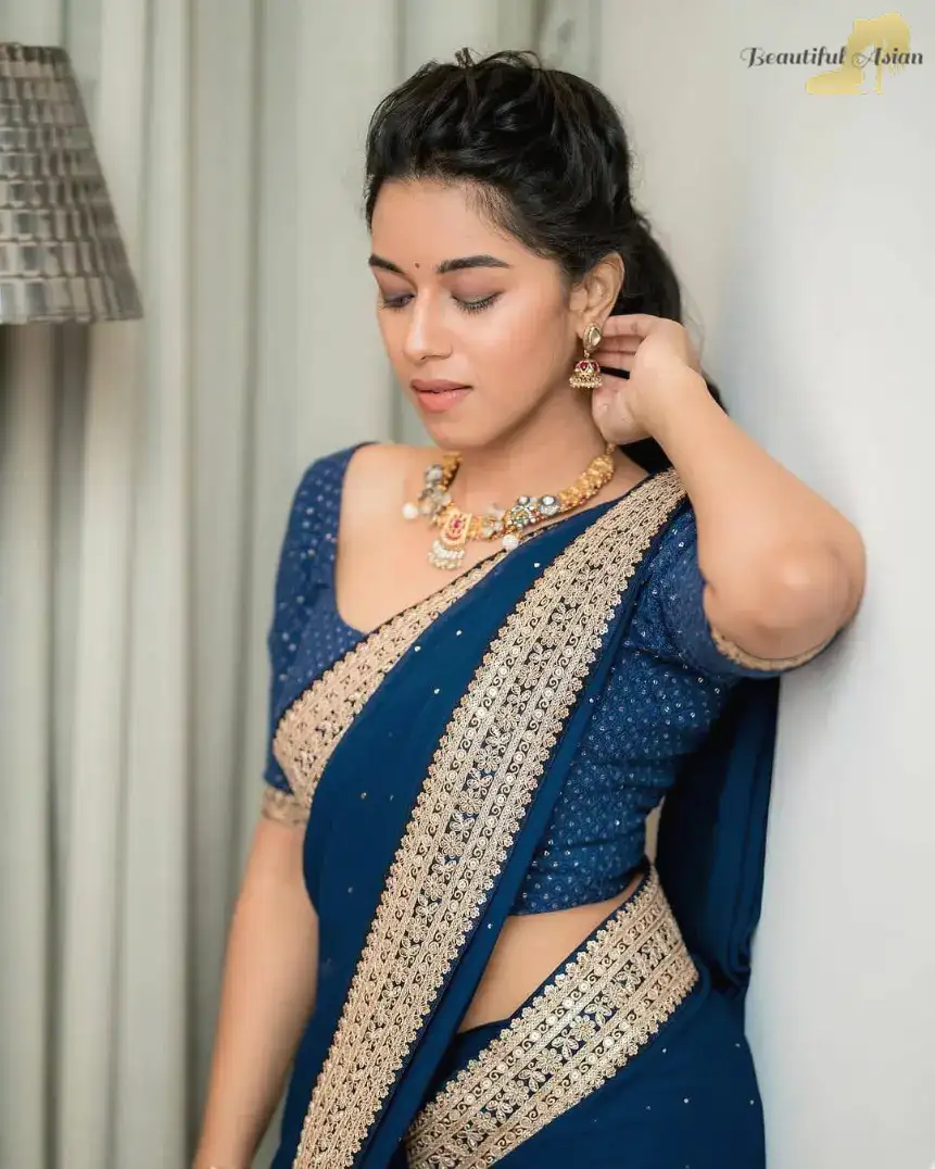 elegant Indian babe photo