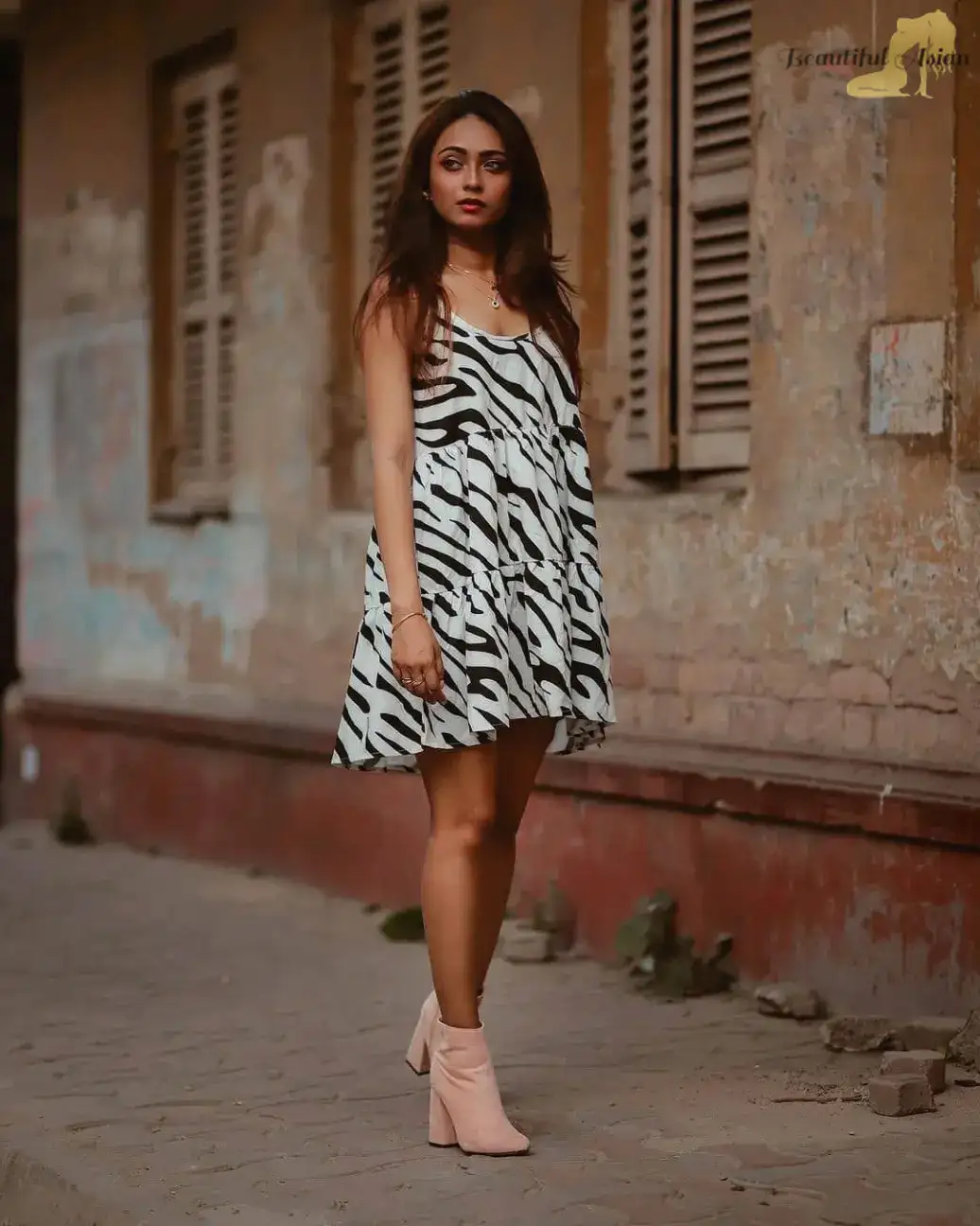 elegant Indian girl image
