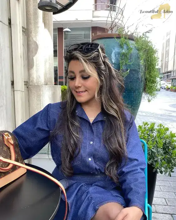 elegant Iranian female pic