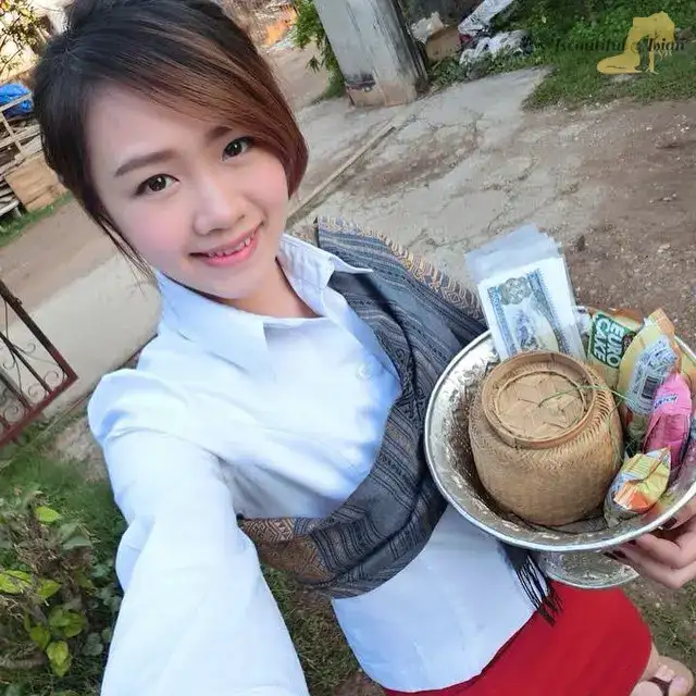 elegant Laotian women pic