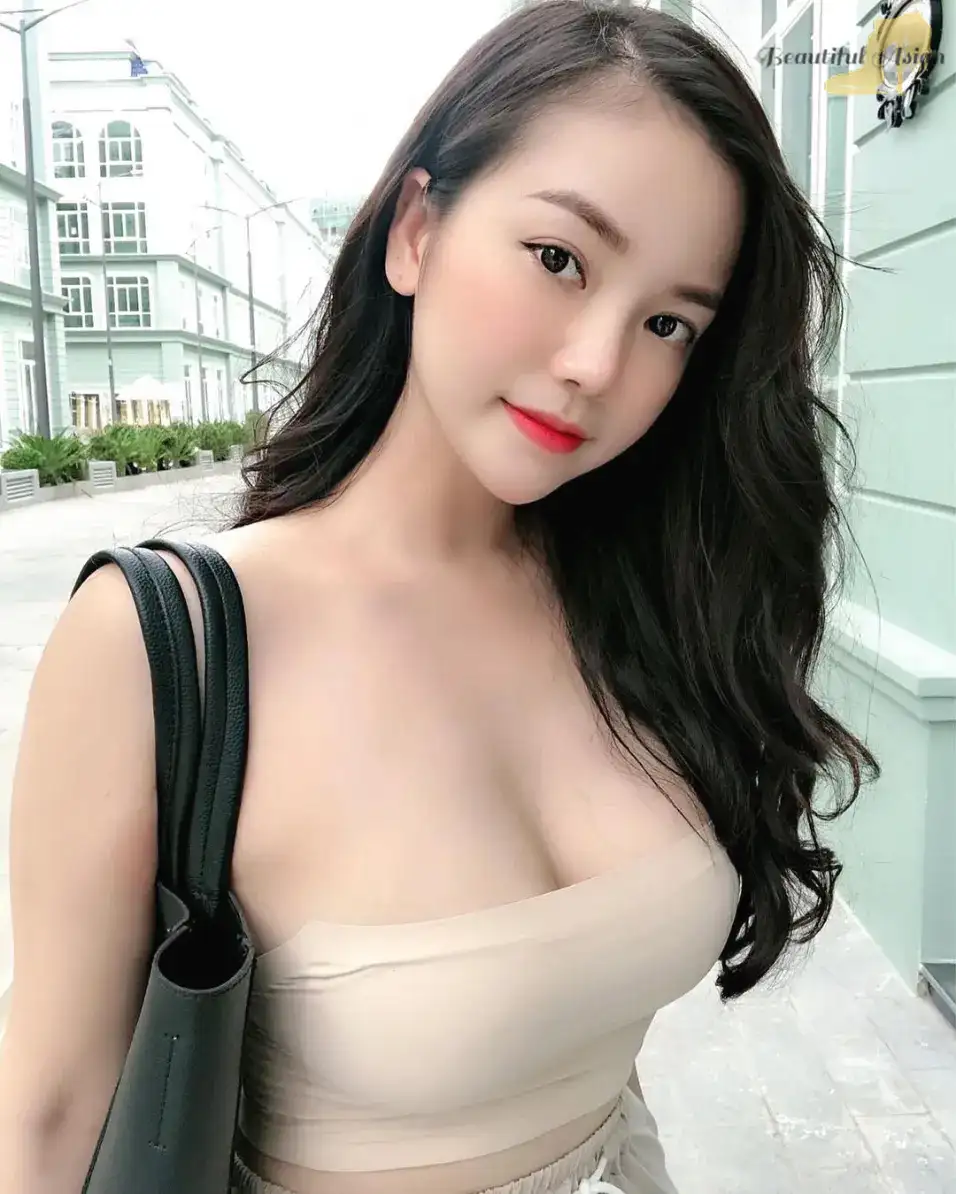 exquisite Vietnamese woman