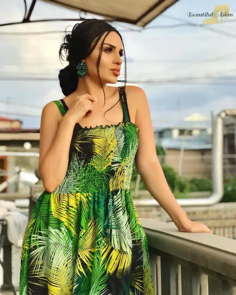 glamorous Armenian babe image