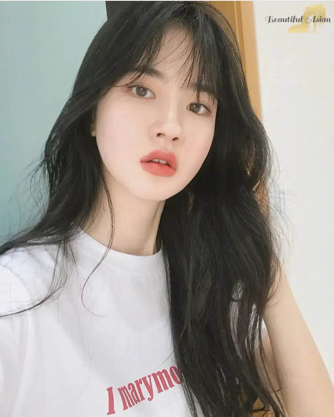 gorgeous Korean model photo