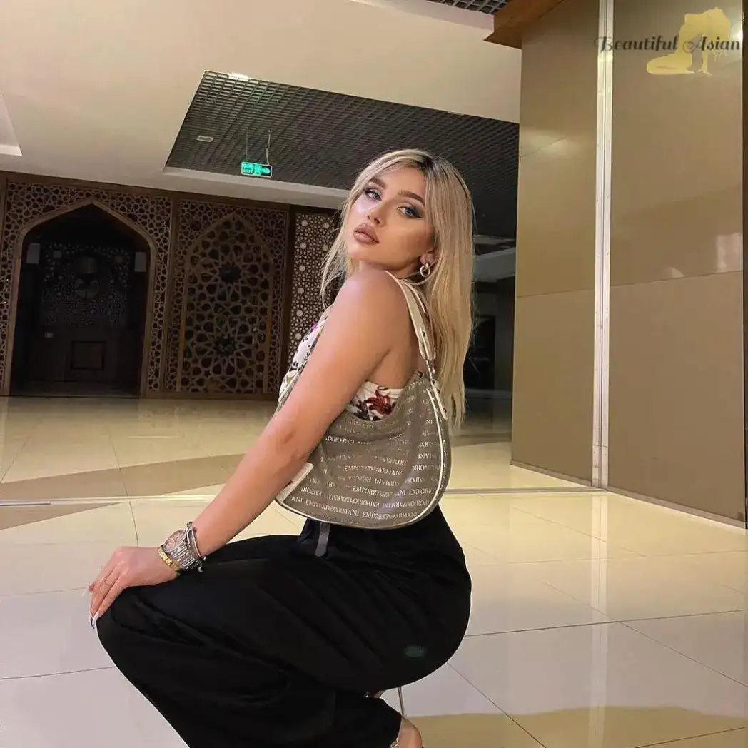hot Azerbaijani chick photo