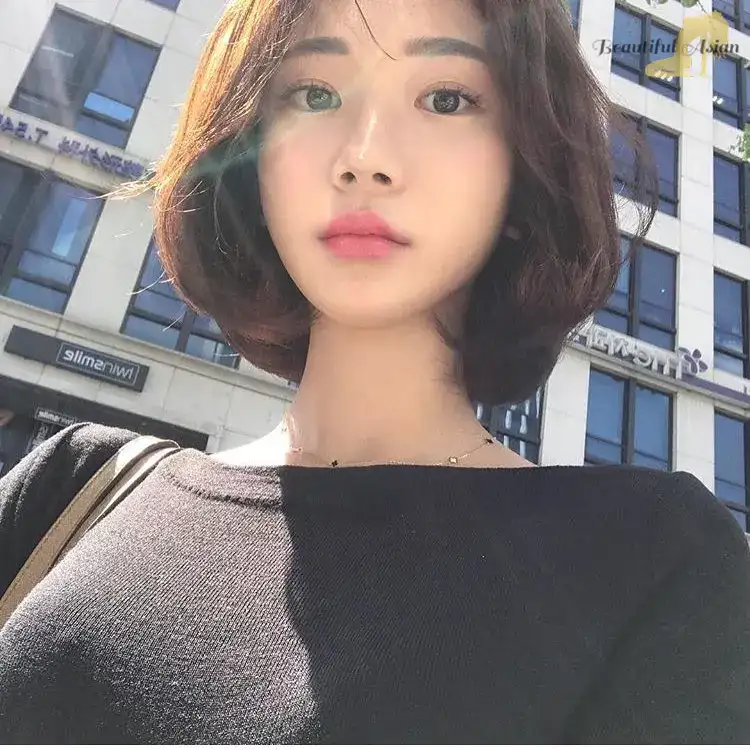 lovely Korean chick image