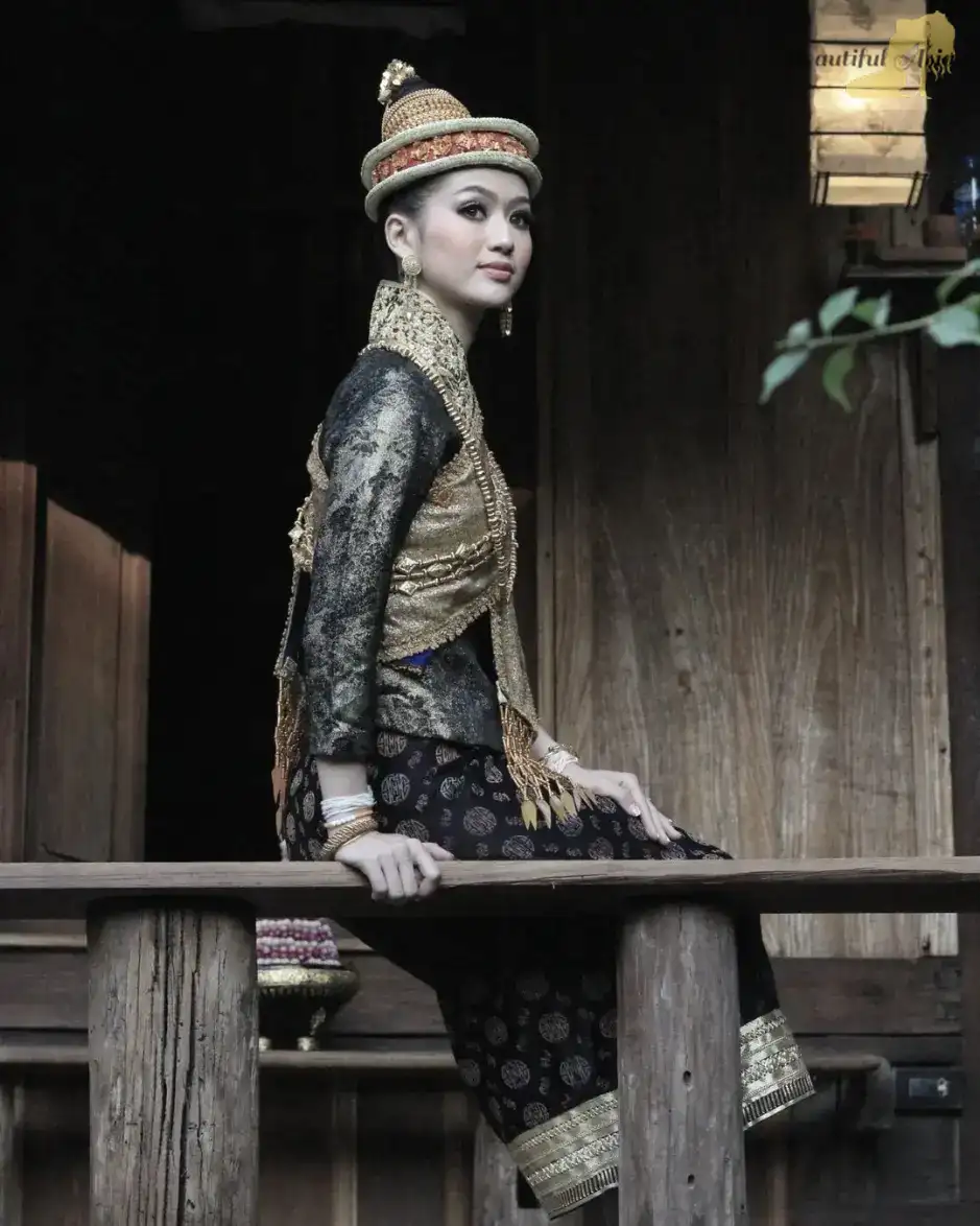 lovely Laotian models photo
