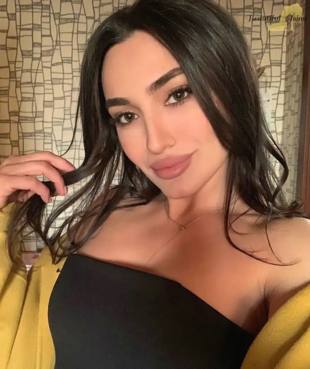 pretty Armenian girl pic