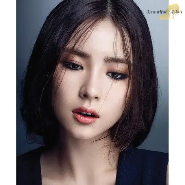 pretty Korean babe photo