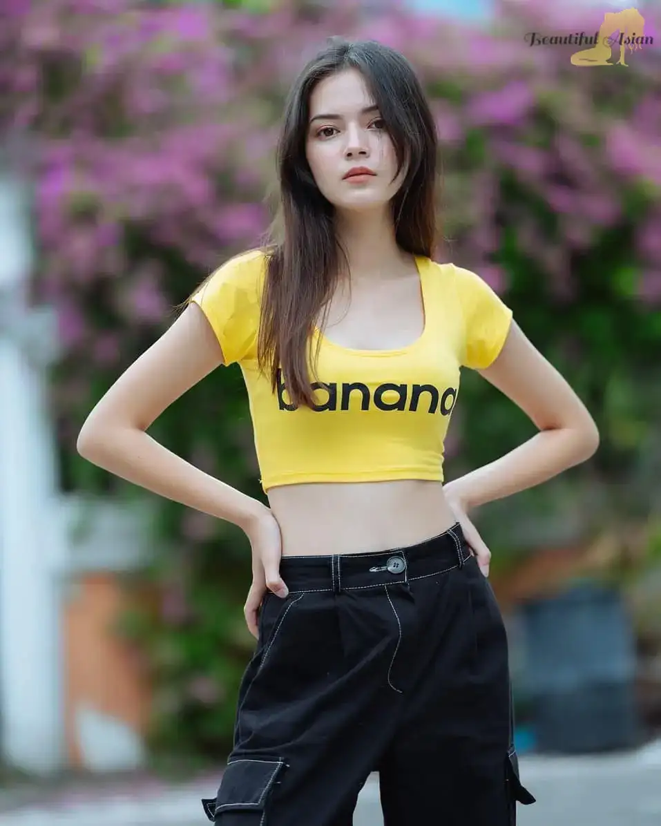 pretty Thai girls image
