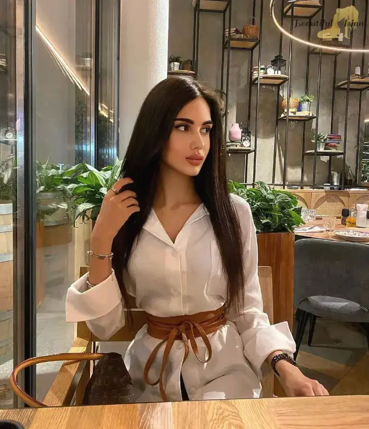 resplendent Armenian girls image