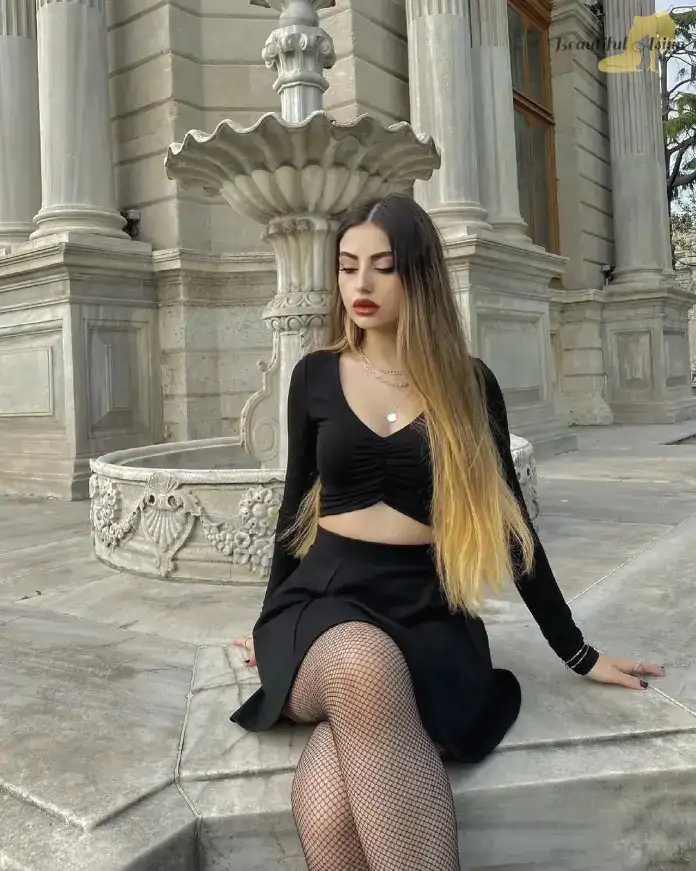 sexy Iranian woman photo