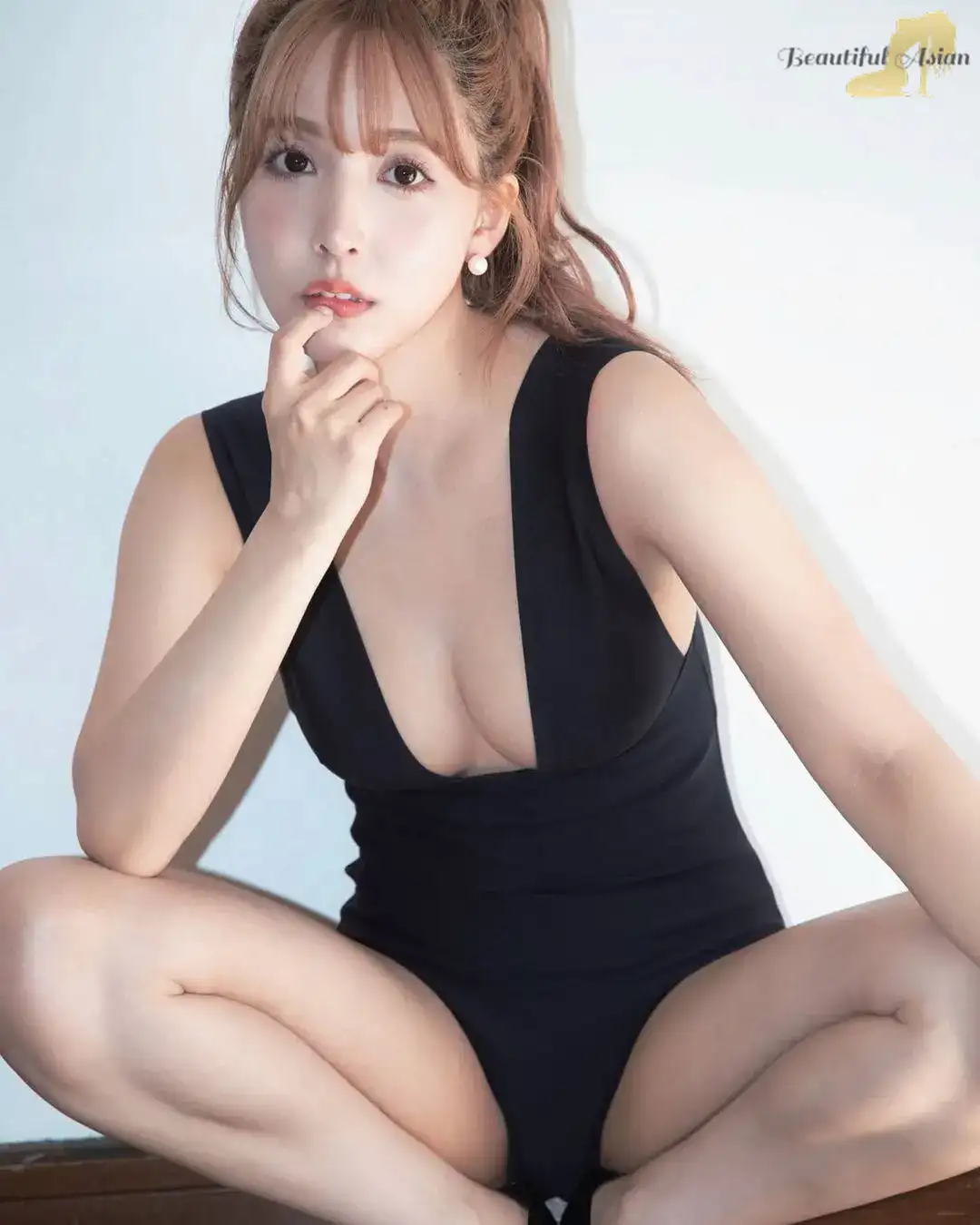 sexy Japanese female pic