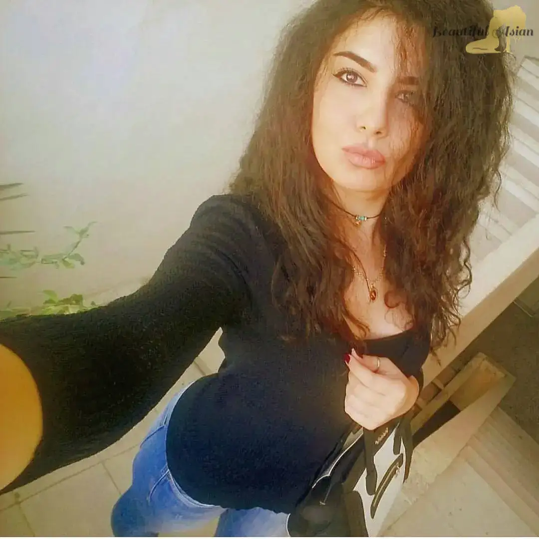 sexy Syrian models image