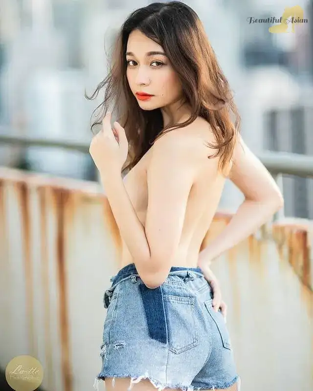 stunning Thai girl pic